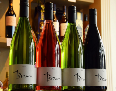 Tuvojoties siltajam laikam, atkal piedāvājam vācu vīna darītavas Braun vīnus pudelēs ar litra tilpumu.